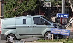 ZIRHLI BANKA ARACI DİREĞE ÇARPTI!