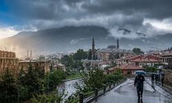 BURSA'DA HAVA SERİN VE YAĞIŞLI: METEOROLOJİ UYARDI