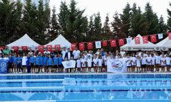 BURSA’DA YÜZÜCÜLER MADALYALARI TOPLADI