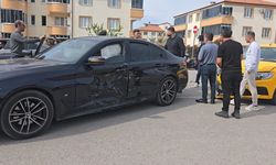 BURSA'DA TAKSİ İLE OTOMOBİL ÇARPIŞTI