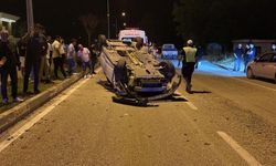 KAMYONETLE ÇARPIŞAN OTOMOBİL TERS DÖNDÜ