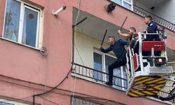 BALKONDA BIÇAKLA POLİSLERE DİRENDİ!