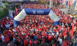 BİNLERCE BURSALI CUMHURİYET İÇİN KOŞTU