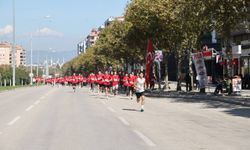 NİLÜFER’DE BİNLERCE ÖĞRENCİ CUMHURİYET İÇİN KOŞTU