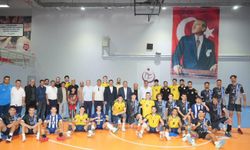 Yenişehir Belediyespor filede set vermiyor