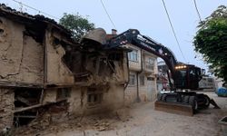 Yenişehir'de metruk binalara yıkım