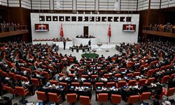 TBMM'DE AÇILIŞ GÜNÜ: YENİ PARTİ SALONU TERK ETTİ