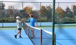 Cumhuriyet coşkusu tenis kortlarına taşındı