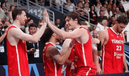 12 Dev Adam çeyrek finalde!