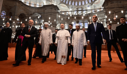 Papa, Sultanahmet Camii'ni ziyaret etti