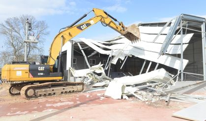 Nilüfer'de 3 noktada yıkım