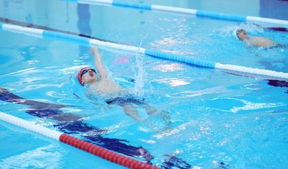 Yüzme şenliğinde kupalar sahiplerini buldu