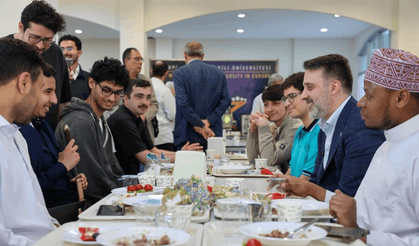 Biba, bayram sabahı öğrencilerle buluştu