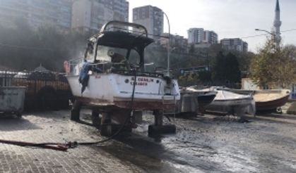 Bursa'da balıkçı barınağına çekilen tekne yandı