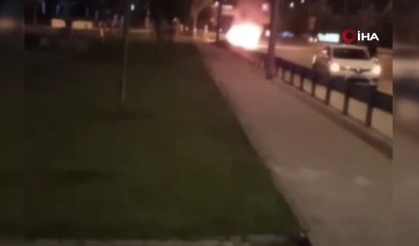 Bursa'da sahibinin gözü önünde aracı alev alev yandı