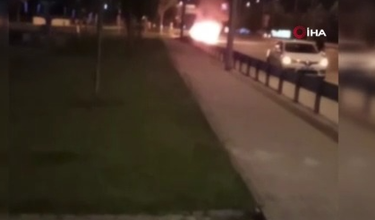 Bursa'da sahibinin gözü önünde aracı alev alev yandı