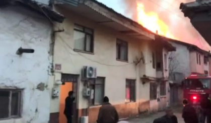 Bursa'da yangın paniği! İşte itfaiye erlerinin ölümden döndüğü anlar