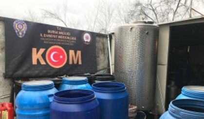 Bursa'da sahte içkiye geçit yok! İşte polis kamerasından operasyon anı