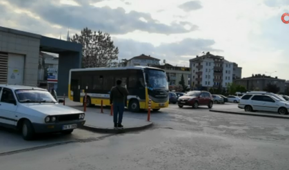 Toplu taşıma şoförü fenalaşan kadın yolcuyu hastaneye yetiştirdi