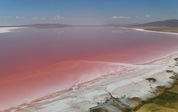 Tuz Gölü pembe bir masala dönüştü