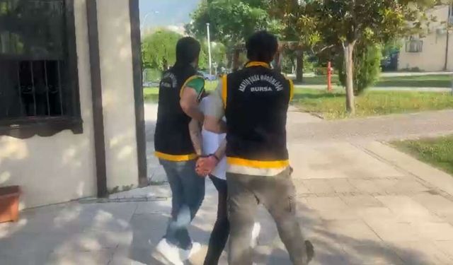 Cumhuriyet Caddesi'nde broşür dağıtırken yakalandı