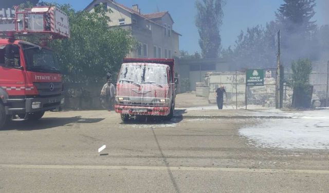 Bursa’da geri dönüşüm tesislerinde büyük yangın