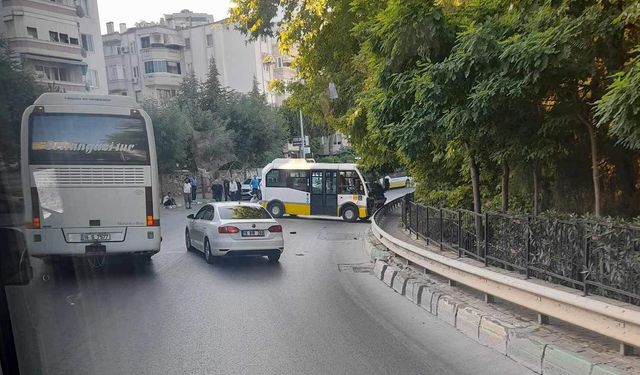 Bursa'da kaza yapan minibüs şoförü yaralandı