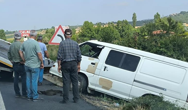 Minibüs şarampole uçtu! Yaralılar var