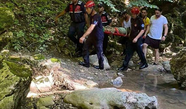 Fotoğraf çekilirken kayalıklardan düştü!