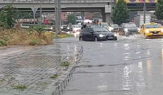 Bursa’yı sağanak vurdu, metro istasyonu kapatıldı!