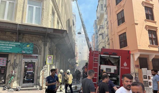 Galata Kulesi çevresinde dumanlar yükseldi!