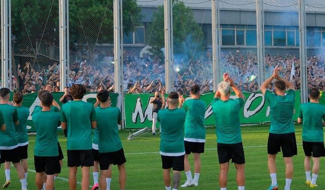 Bursaspor, taraftarlarıyla sezonu açtı