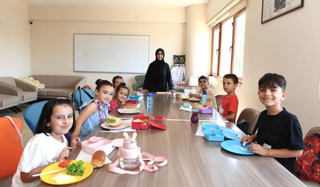 Osmangazi’nin atölyelerinde çocuklar hayatı öğreniyor