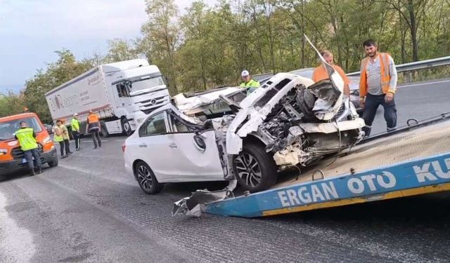 Otomobil kamyona arkadan çarptı: 1’i ağır, 2 yaralı