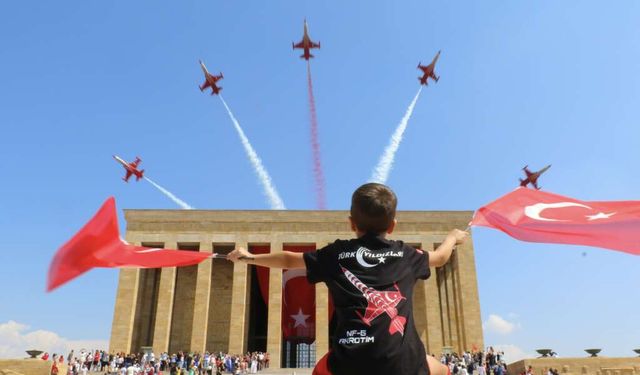 Türk yıldızlarından Ata'ya selam