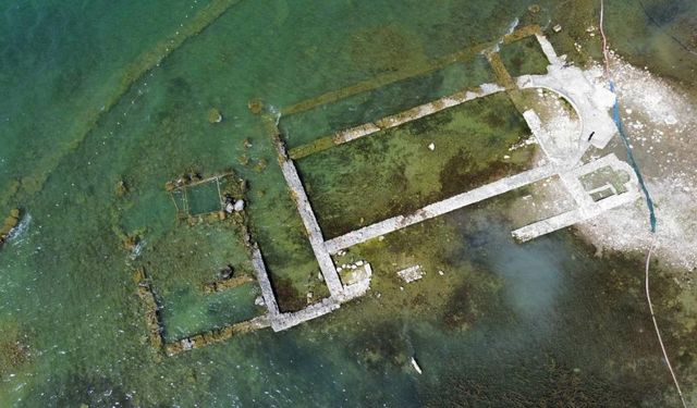 Suyu çekilen İznik Gölü'nde tarihi bazilika gün yüzüne çıktı