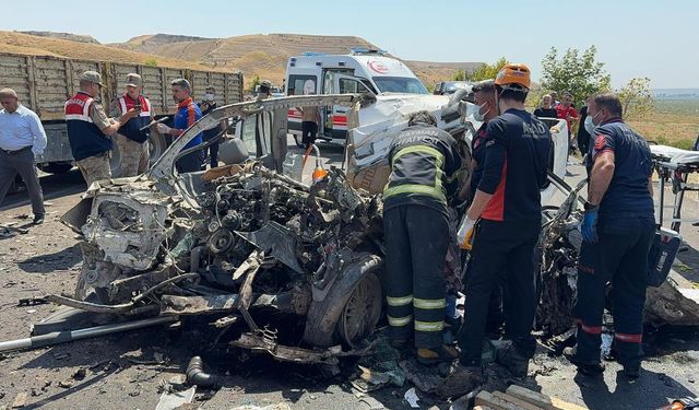 Düğün yolunda katliam gibi kaza: 4 ölü, 1 yaralı