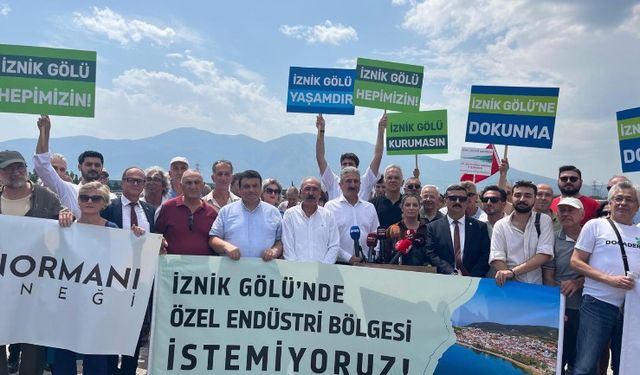 İznik Gölü kenarında 'kağıt fabrikası' eylemi