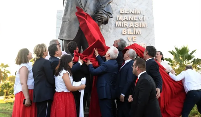 Bursa'nın yeni Atatürk Anıtı'na görkemli açılış