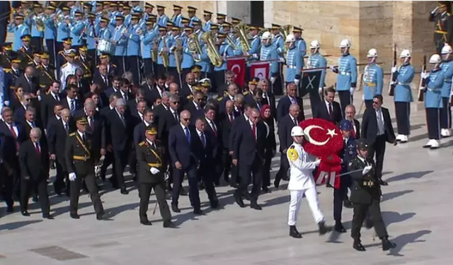 Erdoğan ve devlet erkanı Anıtkabir'de