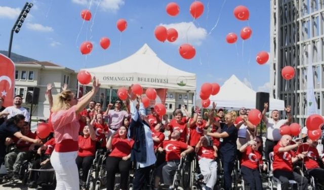 Engelli bireylerden coşkulu 'Zafer Bayramı' kutlaması!