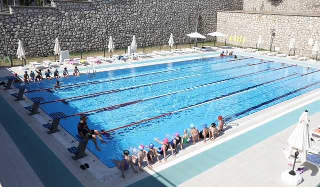 Mudanya'da yüzme sezonu bitmeyecek