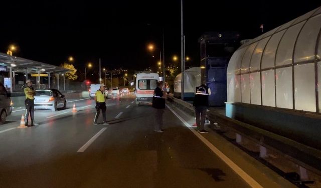 Bursa'da ölümlü kaza: Motokurye bariyerlere girdi