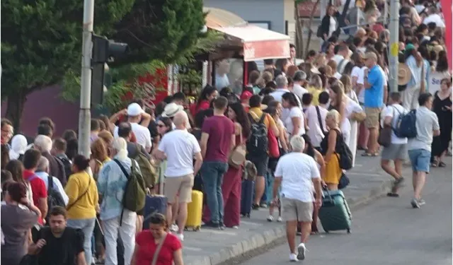 Yunanistan'da 'aşırı turizm' önlemleri: Ek ücret alınacak