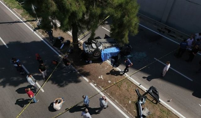 İzmir'de otomobil alt geçide uçtu: 3 ölü!