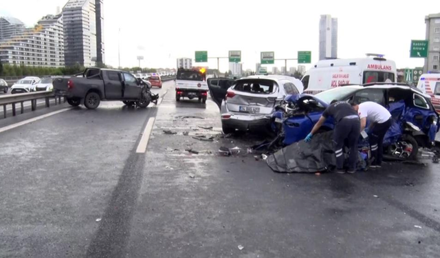 TEM'de feci kaza: 2 ölü, 5 yaralı