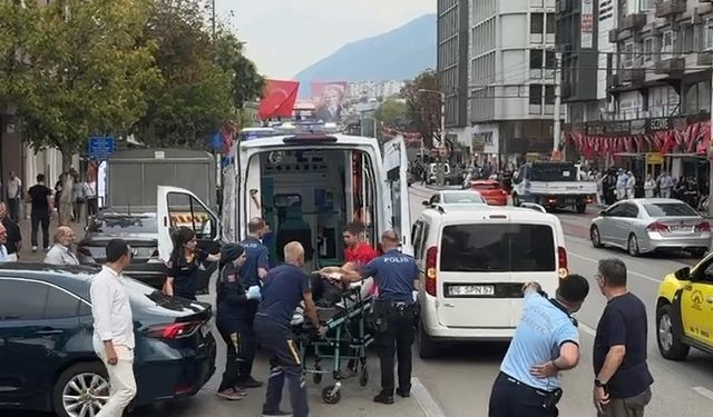 Bursa'da dehşet! Defalarca kendini bıçakladı