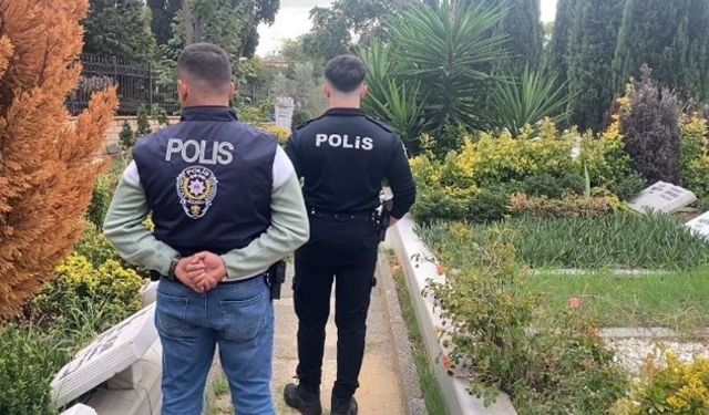 Polis, Cem Garipoğlu’nun mezarında nöbette