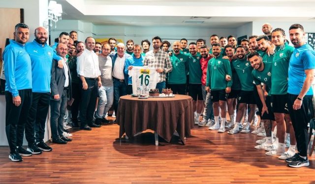 Bursaspor'da sürpriz kutlama!