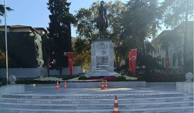 Büyükşehir’den Atatürk Anıtı’na bakım